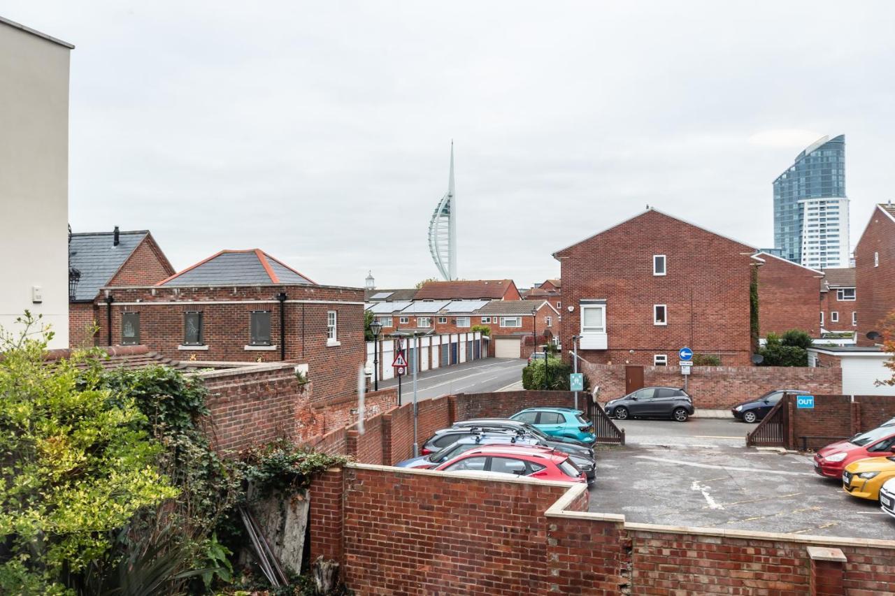 Best Price! Perfect Gunwharf Accommodation - 5 Single Beds Or Kingsize Free Parking Portsmouth Exteriér fotografie