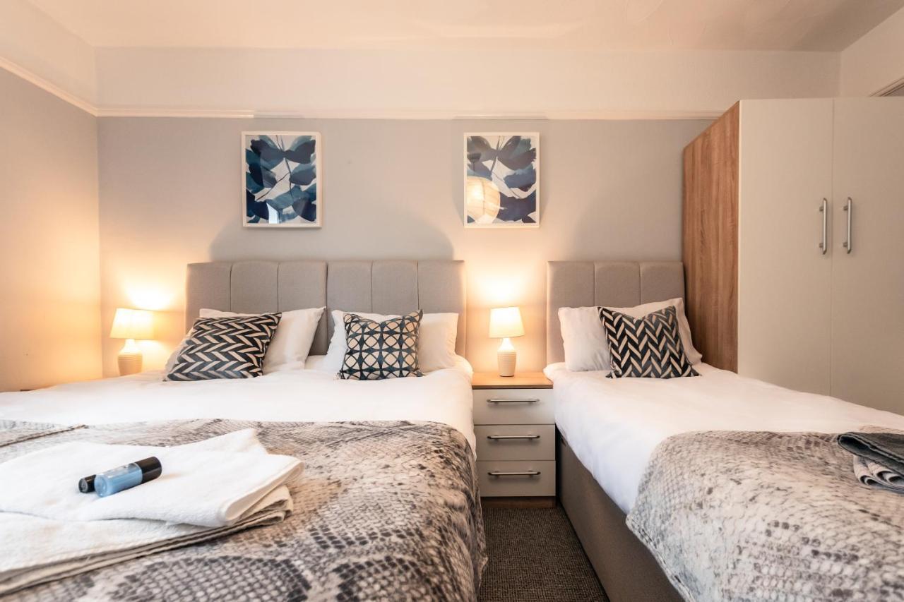 Best Price! Perfect Gunwharf Accommodation - 5 Single Beds Or Kingsize Free Parking Portsmouth Exteriér fotografie